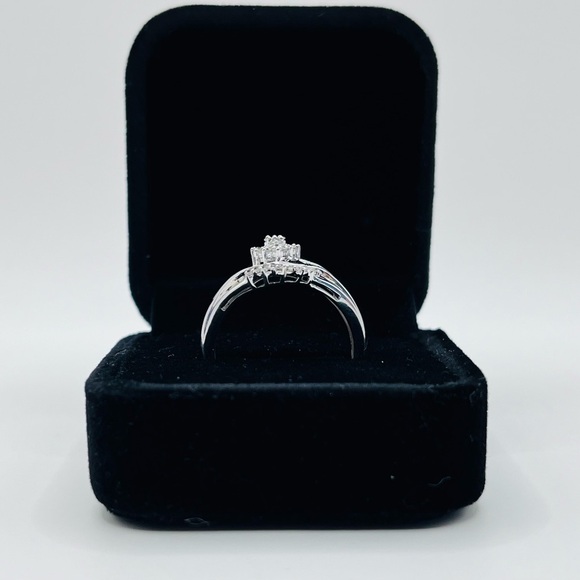 0.40 CT Marquise Cut Natural Diamond Ring - Picture 3 of 8